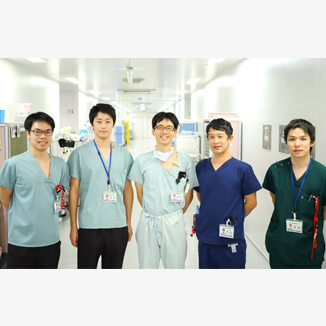 TAVI担当麻酔科医　左より：岡澤佑樹、村上隆司、前川俊、木山亮介、至田雄介の写真